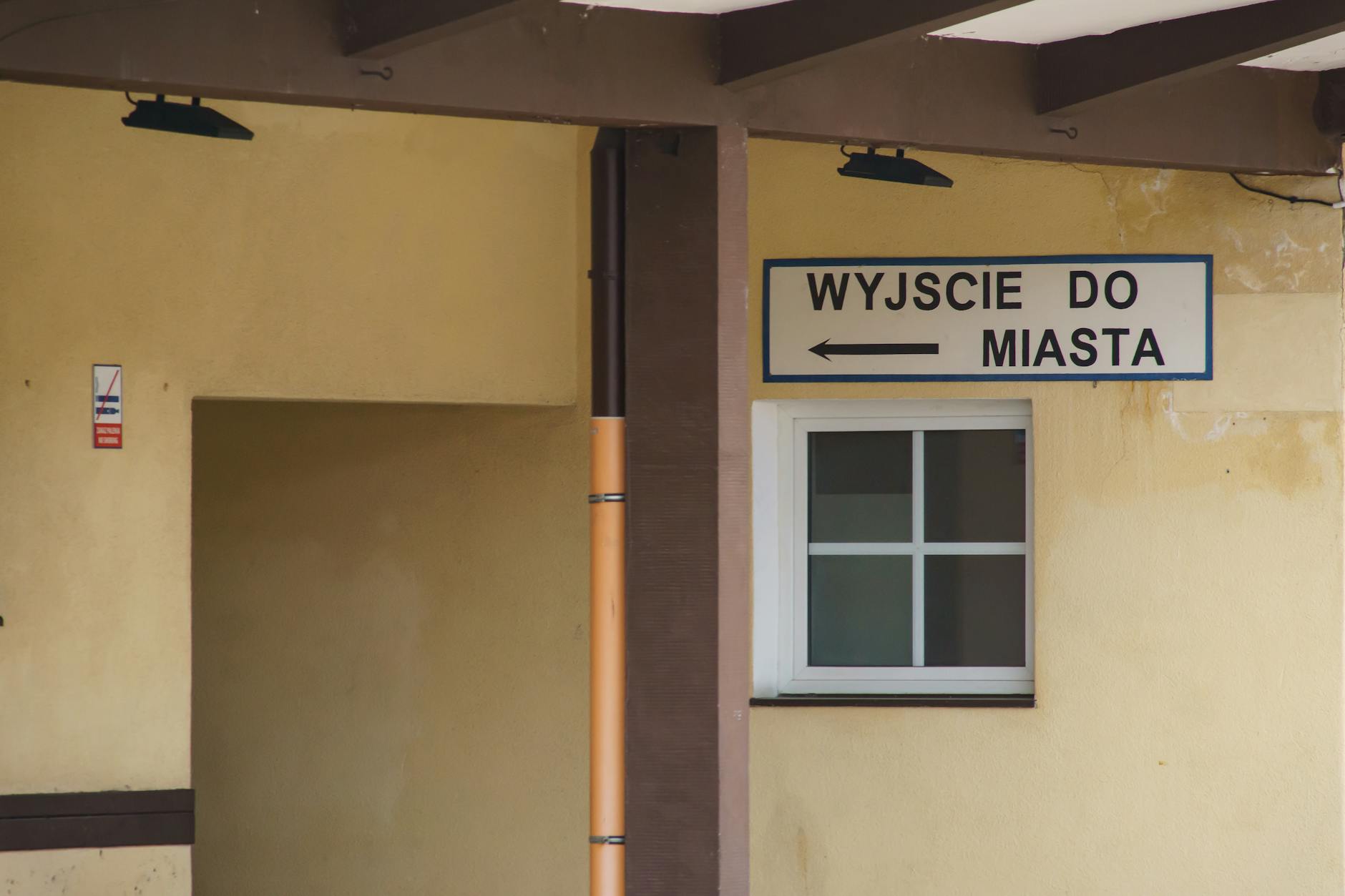 Kamienice i plac w centrum Górowa Iławeckiego