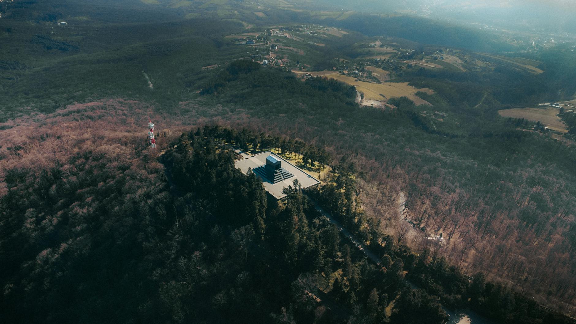 Infografika przedstawiająca budżet Górowa Iławeckiego na 2025 rok, z uwzględnieniem dochodów i wydatków.